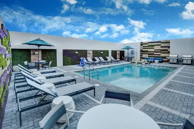Image de Relaxing Suites near Miami Airport | 3 Units | Pool & Spacious Suites