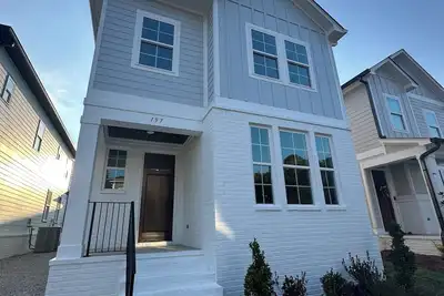 Image de Downtime-Time to relax in this Brand New Oxford Cottage off of Sisk Avenue!