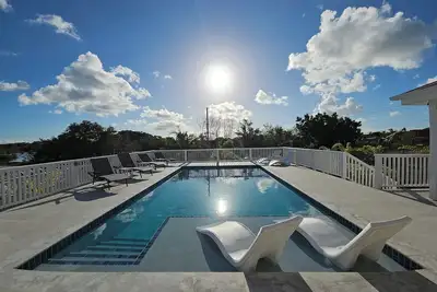 Image de Brand New! Luxe 4-Bdr Villa with Private Pool & in-pool loungers