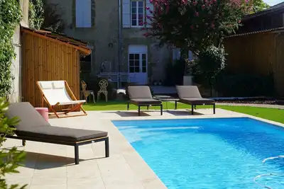 Image de Maison de famille 4ch piscine-jacuzzi intérieur parking privé