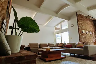 Image de Spacious 4br Mid-Century Modern Retreat in Dayton with Play room and Patio