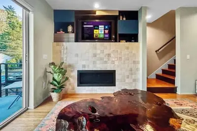 Image de 1/2 Block 2 Beach • Parking • Large Patio • EnSuite Bath