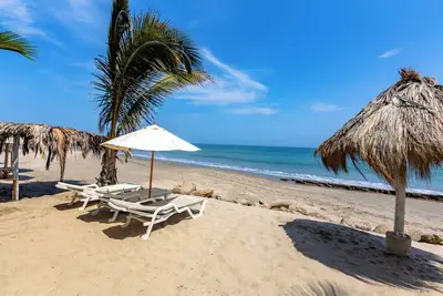 Image de Luxury Oceanfront Condo w/sunrise & sunset breathtaking views. Private cook!