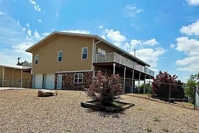 Image de Downtown barn dominium house with views and lots of space