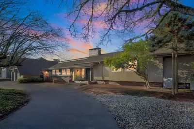 Image de Lakefront Family Haven: Firepit, Games, & Sunsets