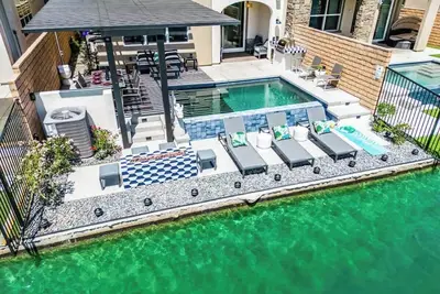 Image de Taisho - Luxury Zen Inspired Lakeside Villa