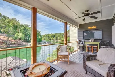 Image de Lakefront Fun Near Clemson! Retreat w/ Pool Access