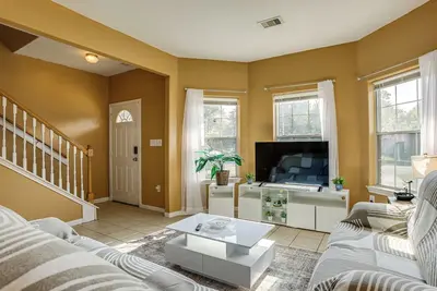 Image de 11 Mi to Dtwn Houston: Pet-Friendly Home w/ Yard!