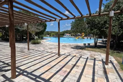 Image de Luxury Iloa in Alagoas with 2 bedrooms, living room and kitchen.