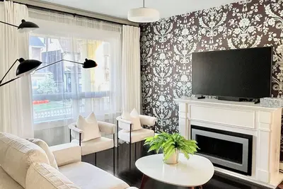 Image de Holiday Promo - Modern Upper Beaches House - 3 Bedrooms 2 Bathrooms w/ Parking