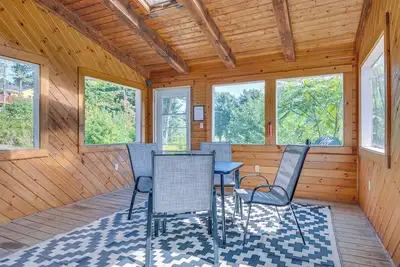 Image de Golf, Hike & Explore: Family Home in Pembroke!