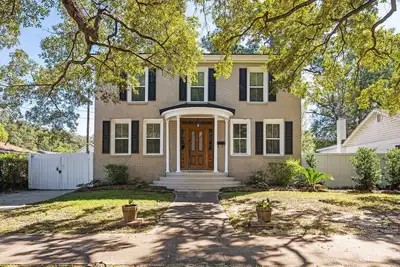 Image de 4br pet-friendly 105 year old home in historic Downtown Georgetown. Oak-lined streets.