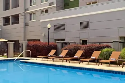 Image de 2 Units | Midtown Atlanta Hotel Suite | Near Georgia Tech w/ Pool & Gym