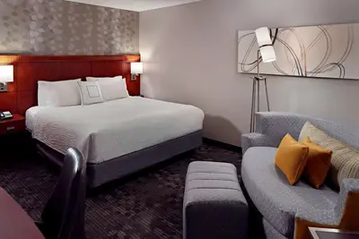 Image de 2 Units | Convenient Midtown Location | Modern Suite w/ Pool