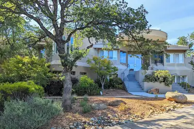 Image de Gold Country Post-Modern Castle on Piper Hill