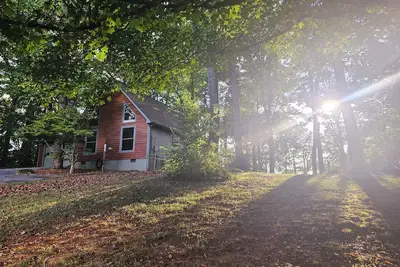 Image de Cozy 2br Retreat Among Trees and Water with A/C & WiFi on Hiwassee River