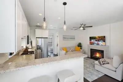 Image de Charming Home in Coronado, walking distance to restaurants and beaches.