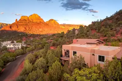 Image de Group-Friendly Home | Views + Hot Tub + Space