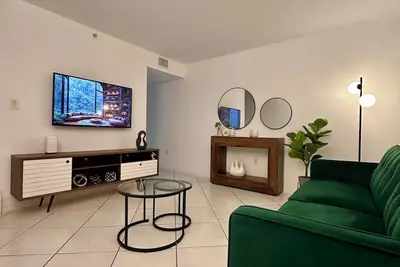 Image de Beautiful 2/2. 5 Condo w/free parking fast WiFi