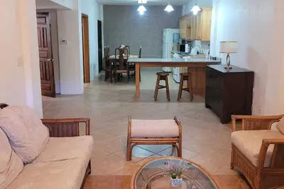 Image de Cozy 2-bedroom condo in gorgeous West End with Ac