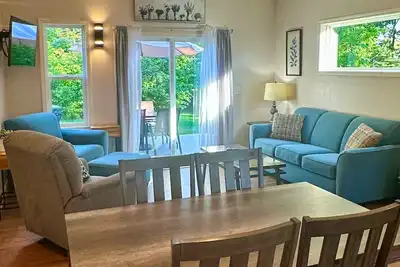 Image de Destination Leisure – Cottage A, 2br\nNext to Mitchell State Park Campground