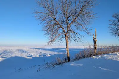 Image de Cozy Winter Cabin on the Lake with Ice Road Access