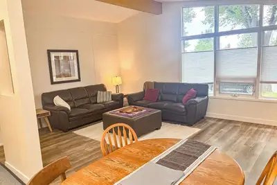 Image de Fabulous 4-bedroom, two-bath home close to Downtown, the mountains and Banff