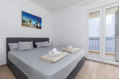 Image de Appartement de deux chambres prés de la plage Pisak, Omis (A-21575-b)