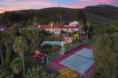 Image de Resort-Style Estate w/ Pool, Game Room & Tennis Court | The Tennis Ranch