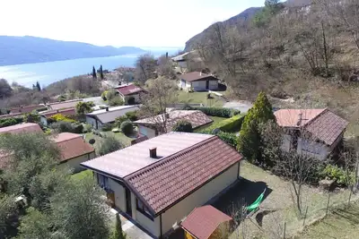 Image de Vacation home on Lake Garda. Bungalow with pool