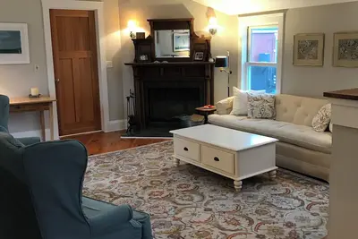 Image de Spacious 3 Bedroom Apartment for Rent - In Town Location