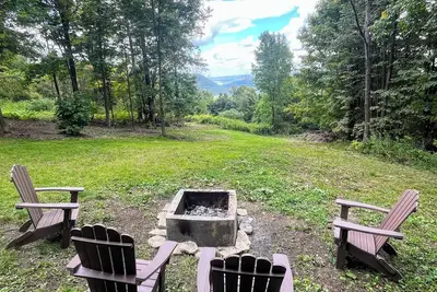 Image de Lake View with 7 Acres near Skiing