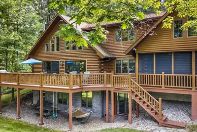 Image de Blue Heron Lodge- Lakefront luxury with boat dock