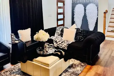 Image de Luxurious Newly Renovated Home-King Bdr/Lrg Tub near South End, NoDa & Uptown