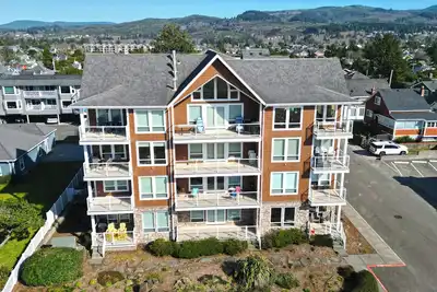 Seaview Jewel at Seaside Beach: Ocean Front