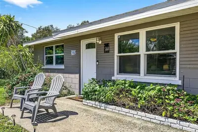 Image de Coastal Oasis eight minutes to the beach and close to many parks and activities