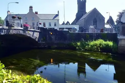 Image de 3-bedroom townhouse in the beautiful Medieval town of Ennis, Co. Clare