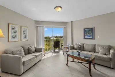 Image de 4 Relaxing Units w/ Ocean View, Full Kitchen, Outdoor Pool, Beach Access!