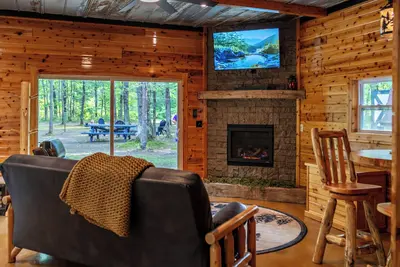 Image de Cozy Cabin close to Caberfae ski resort and snowmobile trails