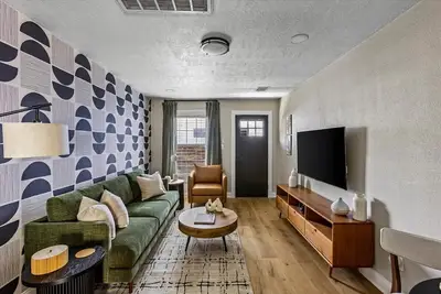 Image de New- Remodeled/Chic/Downtown/MedCenter/Conference