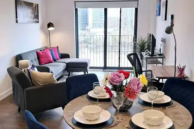 Image de 2Bed 2Bath Balcony Waterfront Free WiFi Parking Roof Terr Manchester Apartment