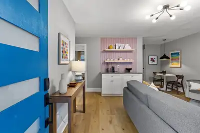 Image de New Remodeled Heights Luxury / High End / King Bed / Walk to Trail / Sleeps 4