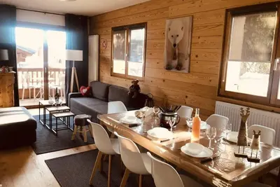 Image de À 80m des pistes de ski, Rez-de-chaussée, balcon, parking, télévision, casier à ski, 62m²