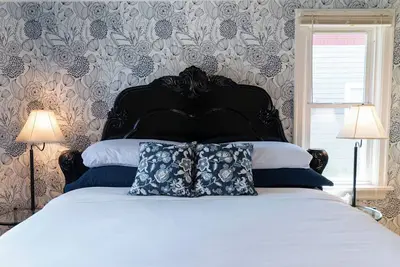 Image de King Beds-7 min to Arena, Podium, Events-Near Eats, Brewery, Shopping, Parks