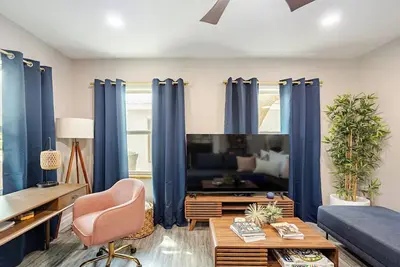 Image de Downtown Dunedin Retreat w/ Backyard & Grill