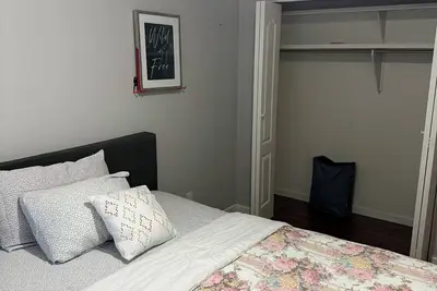 Image de Restful Pause on your Journey-14 mins to Airport, 3 beds, 1. 5bath up to 6 guests