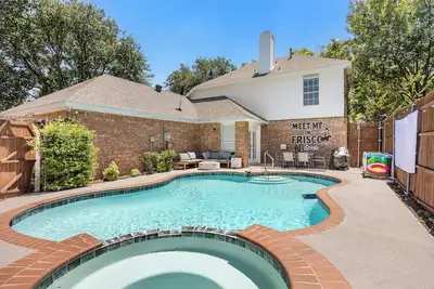 Image de The Pony Haus – Pool, Spa +Climbing Wall sleeps 11 in Frisco Tx!