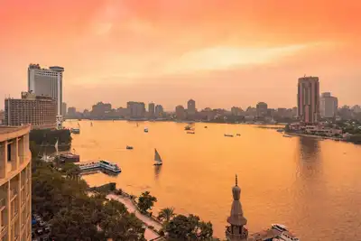 Image de Elegant Cairo Apartment: Balcony, Elevator & Views