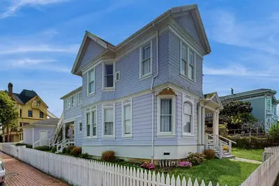 Image de Lilac Victorian House of Eureka