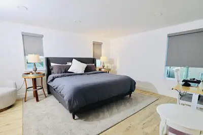 Image de Oceanfront Oasis at 500 Ocean Drive – Direct Beachfront Luxury in Oxnard Shores